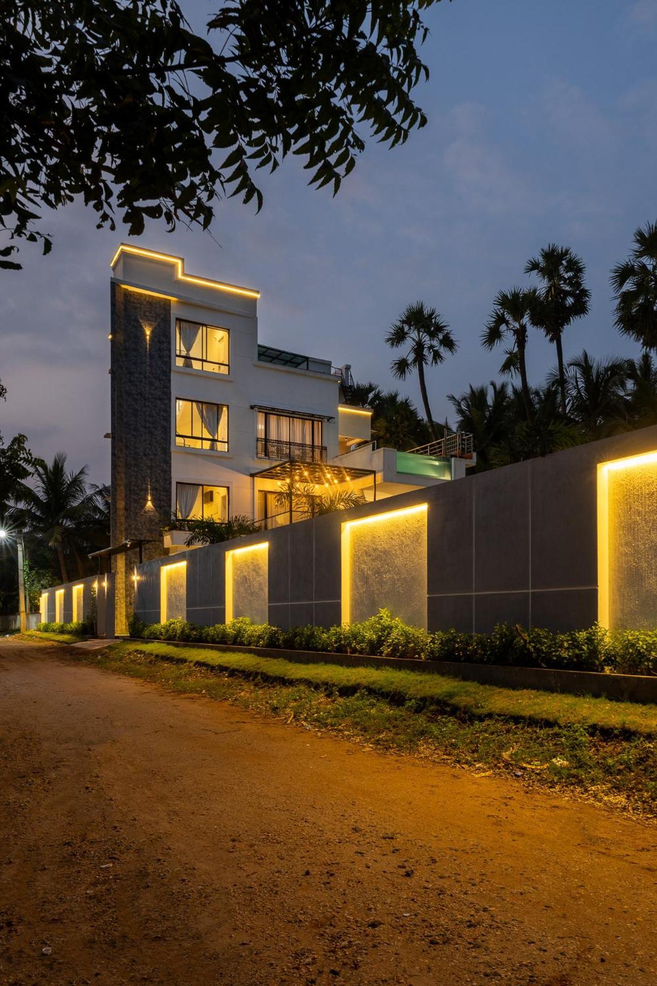 The Serene Shores - Luxury Private Villa بونديتْشيري المظهر الخارجي الصورة